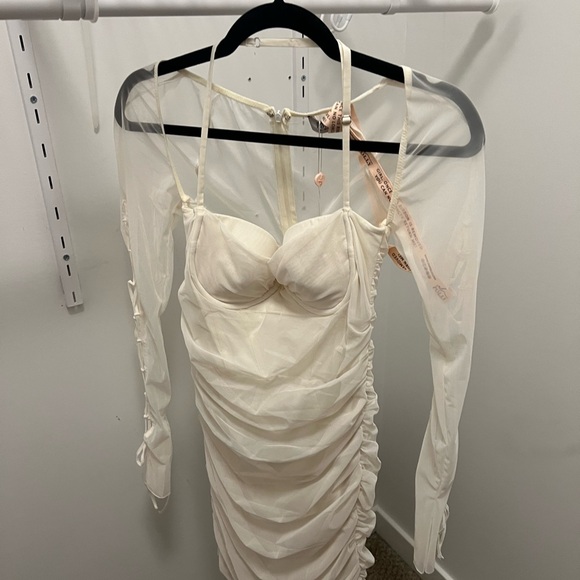 Oh Polly lace up sleeve Elegant White Long Sleeve Dress - Picture 4 of 8